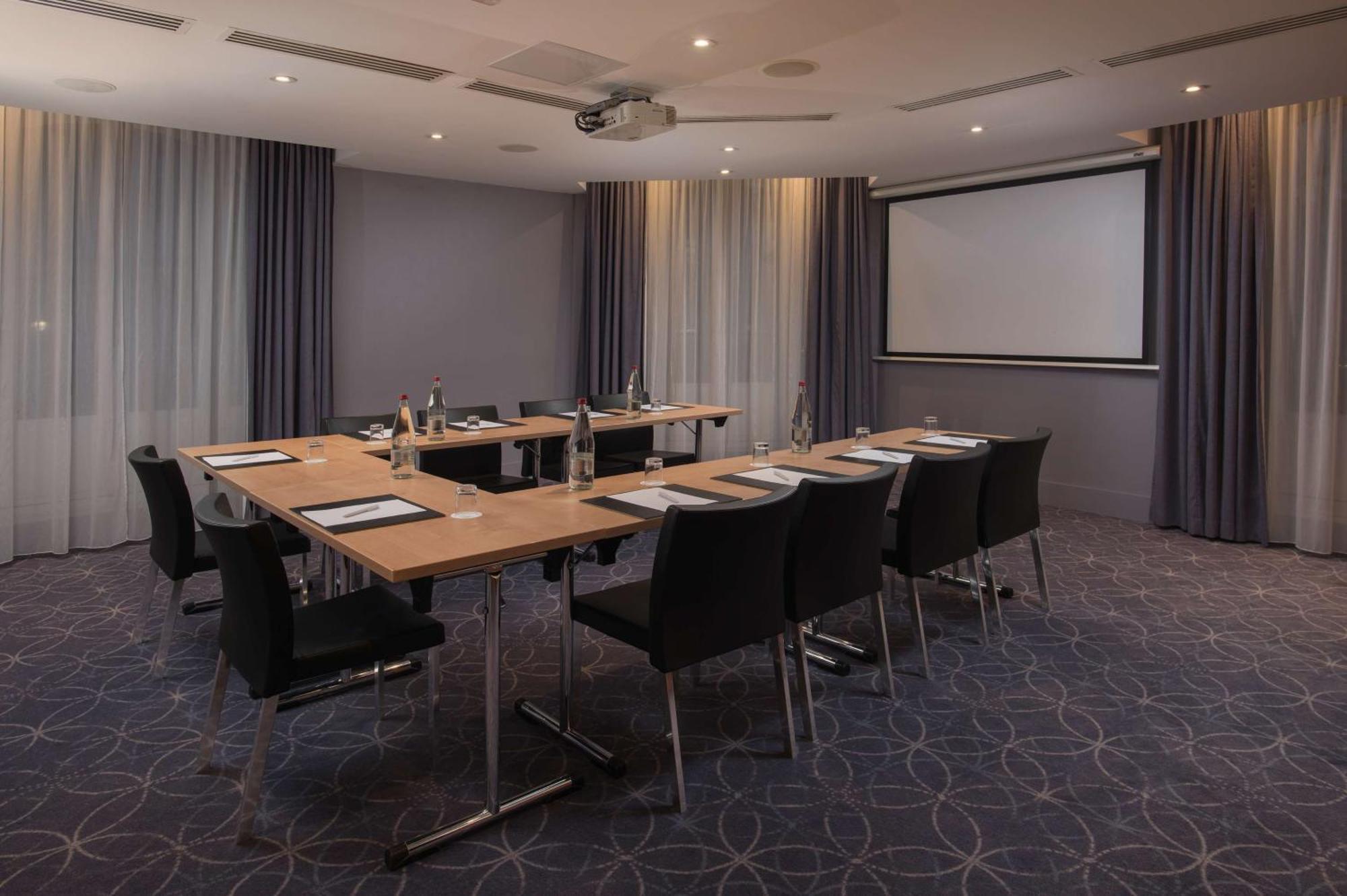 Gare De L'est, An Ihg 4* Paris